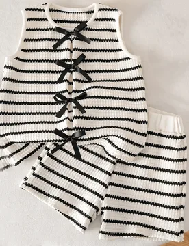 Conjunto de moda para niñas, conjunto informal de top sin mangas de cuello redondo con decoración de lazo a rayas y shorts a rayas para niñas minim - Shein - FashionsVida