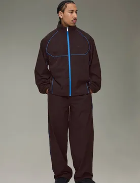 Herren Oversized Trainingsanzug mit Stehkragen und Durchgehender Reißverschluss mit Nylon-Paspel-Details Brown Größe XS - boohooMAN - FashionsVida
