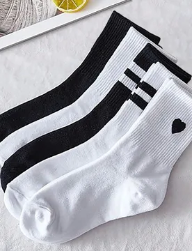 Pares de calcetines deportivos a rayas, de color liso y con estampado de corazones 90pcs/80pcs/60pcs/50pcs/40pcs/30pcs/24pcs/20pcs/10pcs/8pcs/6pcs/4pc - Shein - FashionsVida