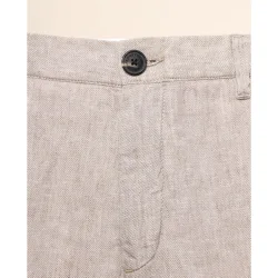 Pantalón chino de hombre regular en oscuro