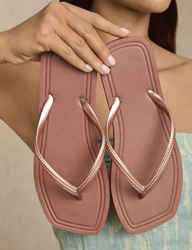 Sandalias planas tipo chanclas de moda para mujer, nuevas sandalias de playa de verano para nadar y vacaciones, estilo cottage core, atuendo de verano - Shein - FashionsVida