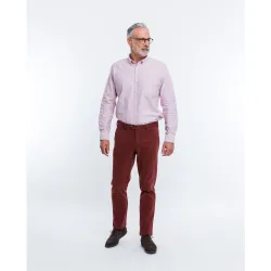 Chino de hombre regular en burdeos oscuro
