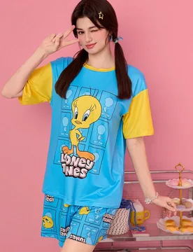 Conjunto de pijama de manga corta y pantalón corto con bloqueo de color de Tweety Bird para mujer - Shein - FashionsVida