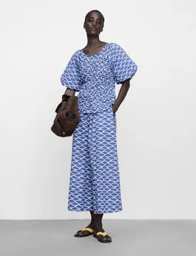 Blusa de mujer con delantero fruncido estampada - Adolfo Dominguez - FashionsVida