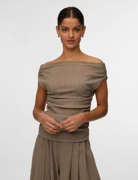Top manga corta de mujer con hombros al aire - Vero Moda - FashionsVida
