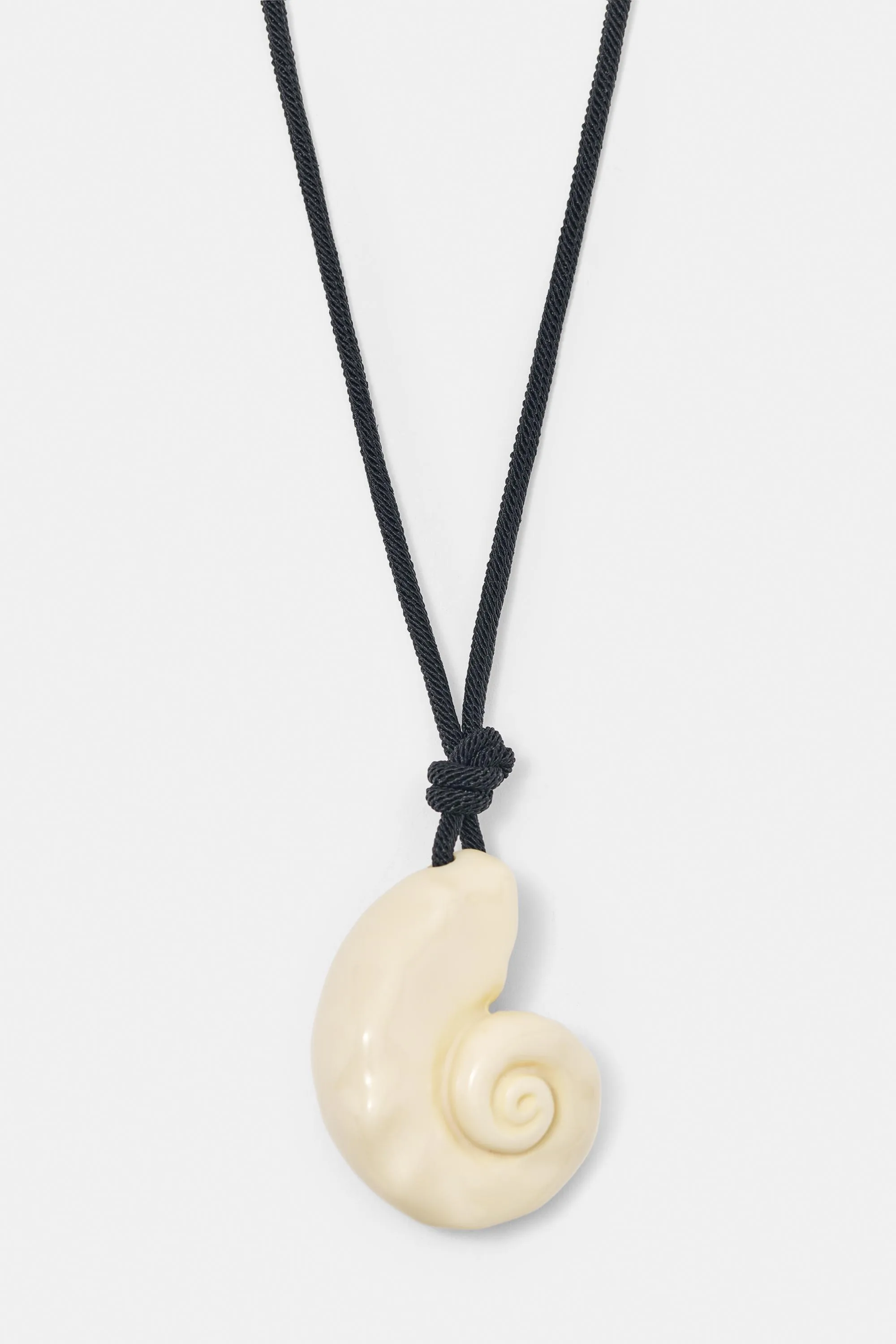 Resin Seashell Necklace (Size: ) - Pull&bear - FashionsVida