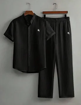 Piezas Conjunto de camisa de manga corta y pantalones casuales y holgados para hombre, atuendo cómodo - Shein - FashionsVida