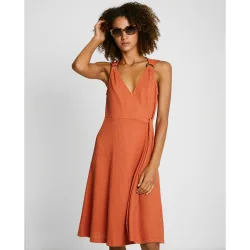 Vestido midi de tirantes con vuelo