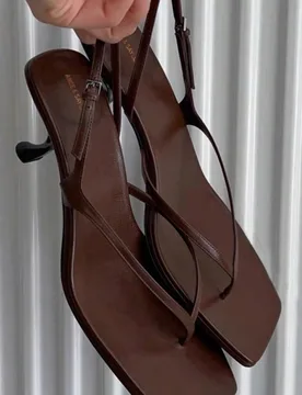 Sandalias de tacón alto con estilo francés para mujer, nuevas sandalias de verano con puntera puntiaguda, tacón, tira trasera y tacón de gatito - Shein - FashionsVida