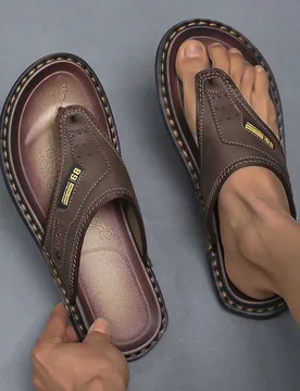 Sandalias árabes clásicas para hombre, chanclas negras transpirables, zapatos casuales de playa, punta abierta, suela gruesa con estampado de letras - Shein - FashionsVida