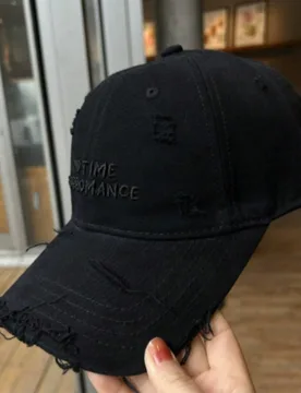 Pieza Gorra de béisbol con bordado de letra desgastada, para mujer, sombrero de sol de ala ancha y suave de gran tamaño - Shein - FashionsVida