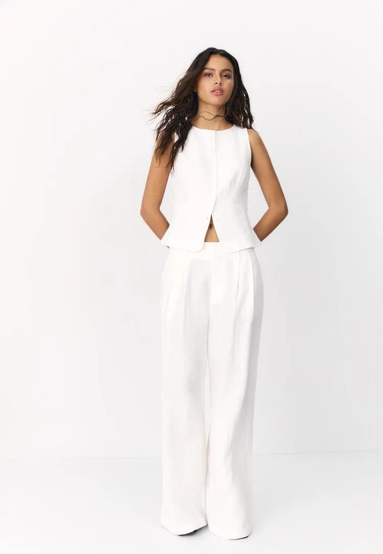 Weste mit Knöpfen Ecru XL - Stradivarius - FashionsVida