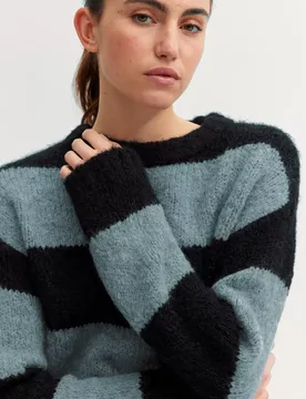 XL Fluffy striped Pullover female
