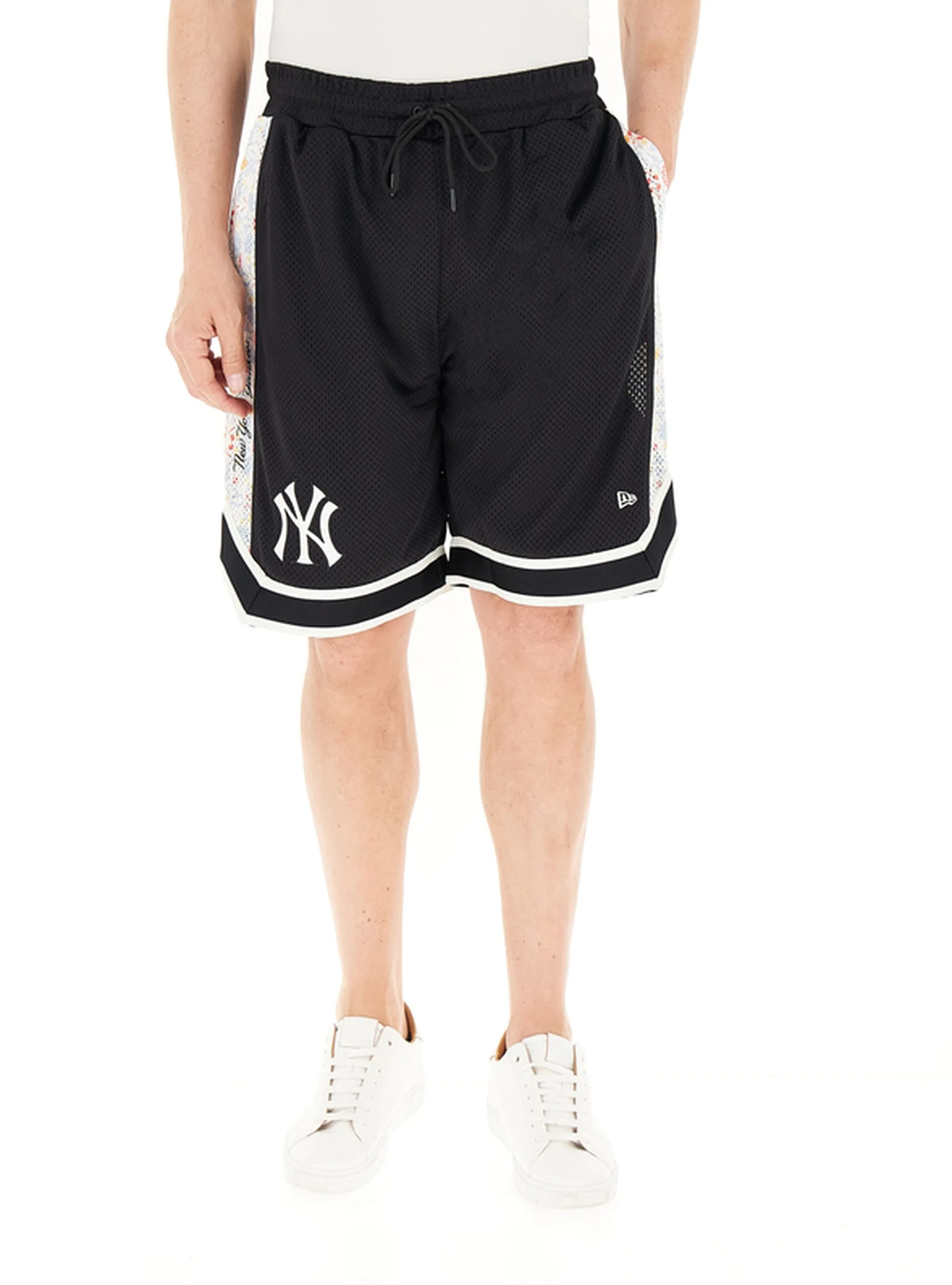 New era Bermuda con logo NERO XL - New era - FashionsVida