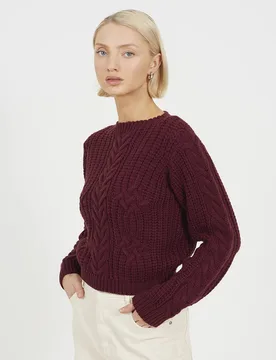 Women's Crew Neck Cable Knit Jumper in Burgundy Size: Medium - Burgundy - Size: M - Brave soul - FashionsVida