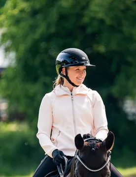 Pikeur Reithelm AirLuxe SUPREME GLAM Long Visor, shiny black S - ABUS - FashionsVida