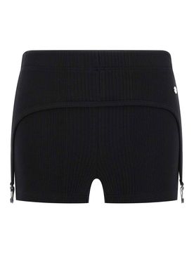 I pantaloncini neri di giarrettiera