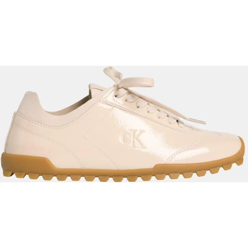 Zapatilla de mujer tipo runner en charol - Calvin Klein - FashionsVida
