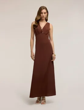 Vestido largo en crepé de china con anilla escote en v frontal con drapeado cierre con cremallera - Motivi - FashionsVida