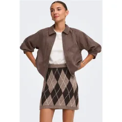 Cazadora bomber de mujer con cuello camisero