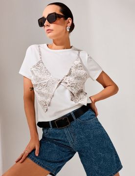 T-shirt con top applicato con stampa paisley - panna