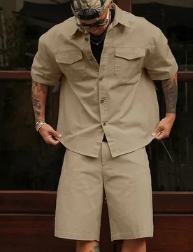 Conjunto de camisa de unicolor para hombre, camisa de manga corta y pantalones cortos de dos piezas para uso laboral en primavera/verano - Shein - FashionsVida