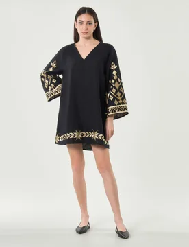 Abito corto nero in puro lino con ricami dorati e maniche a kimono a tre quarti - Greek Archaic Kori - FashionsVida
