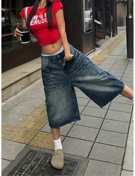 Pantalones capri vaqueros anchos y desgastados en negro sobredimensionado, estilo callejero para adolescentes - Shein - FashionsVida
