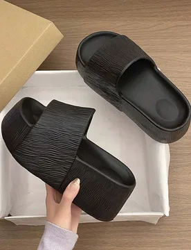 Nuevas sandalias de plataforma gruesa con tira para mujer, para uso en exteriores en verano, con tacón de cuña, versátiles y casuales - Shein - FashionsVida
