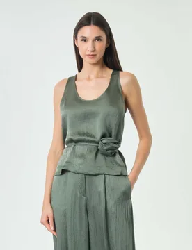 Top Monochrome color salvia in raso con fiore in tessuto in abbinato - Marella - FashionsVida