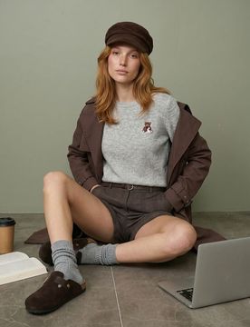 Maglione con ricamo di orsacchiotto - grigio chiaro