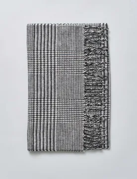 Sciarpa in misto cotone a fantasia Principe di Galles nero bianco con frange sul fondo - Hlo! - FashionsVida