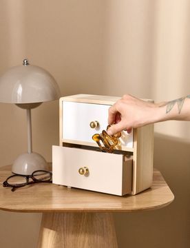 Cassettiera con due cassetti e maniglie dorate - bianco