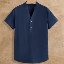 Camisa de hombre de corte holgado con media tapeta y color liso