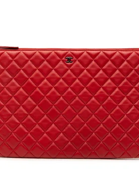 Large Quilted Lambskin O Case Clutch - Chanel - FashionsVida