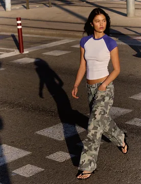 Pantalon Straight Fit Imprimé 40 Kaki - Bershka - FashionsVida