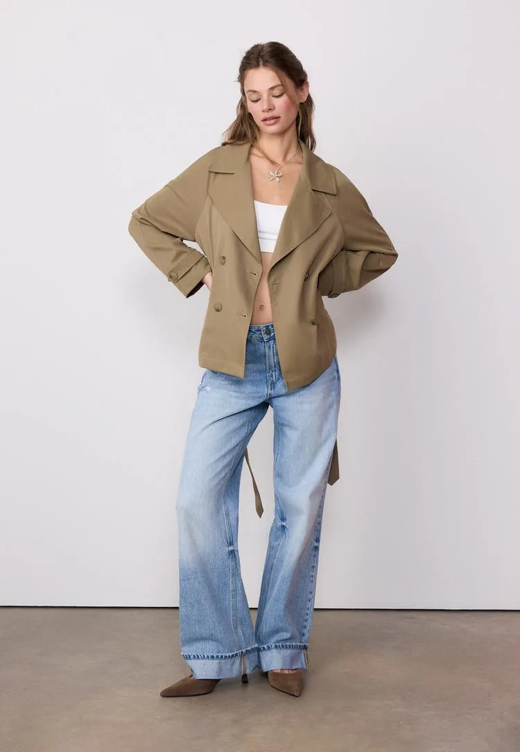 Kurzer, fließender Trenchcoat mit Gürtel Khaki L - Stradivarius - FashionsVida