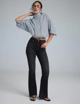 D74 Schlaghose mit Schlitz ENTBASTETER SCHWARZER WASHED-LOOK 44 - Stradivarius - FashionsVida