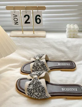 Sandalias planas para mujer, decoración de lazo estilo francés, chanclas de playa de verano, sandalias ligeras y cómodas - Shein - FashionsVida