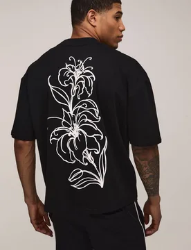 Herren Schwarzes Oversized Boxy Blumen-Puff-Print T-Shirt mit verlängertem Ausschnitt Black Größe Medium - boohooMAN - FashionsVida