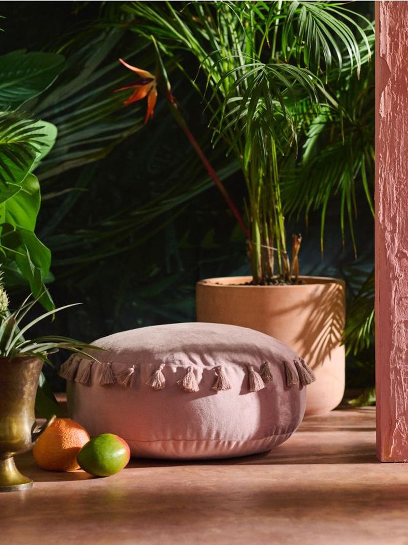 Pouf morbido con frange - rosa