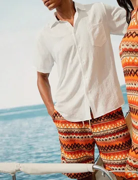 Pantalones cortos casuales y versátiles de verano para hombres con bolsillos en diagonal y bordado de color contrastante - Shein - FashionsVida