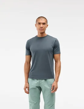 Men's Essential T-Shirt in Faded Navy, Size 2XL - HOKA - FashionsVida
