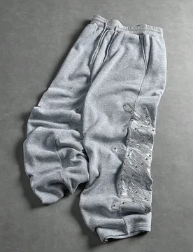 Pantalón de chándal para hombre con bordado de letras y decoración de cuentas - Shein - FashionsVida