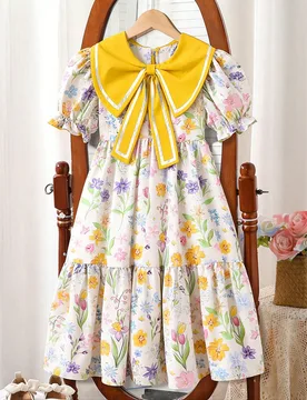 Pieza Vestido de verano bohemio y dulce para niñas con estampado floral azul, gran cuello de lazo, mangas cortas y silueta holgada hasta la rodilla. - Shein - FashionsVida