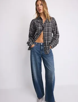 Verstellbares reguläres Hemd Schwarz L - Stradivarius - FashionsVida