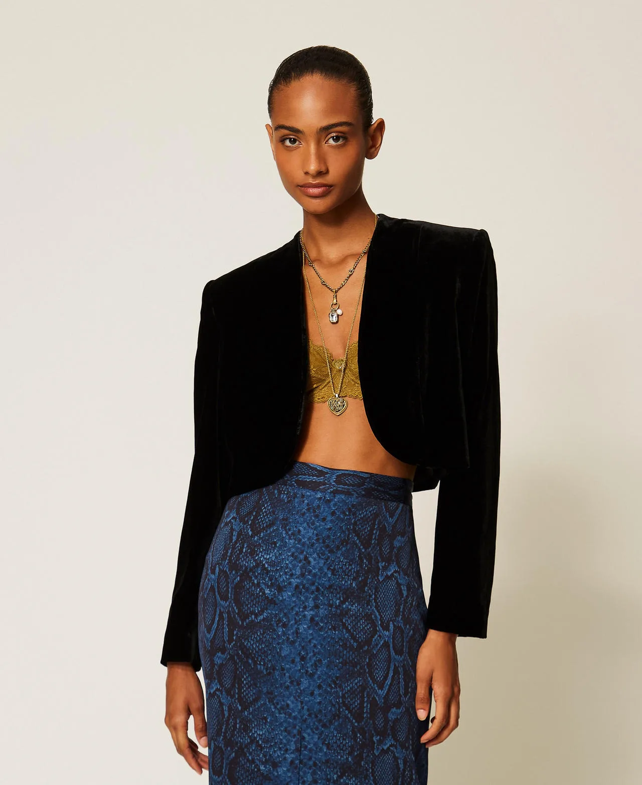 Twinset Blouson Spencer en velours - TWINSET - FashionsVida