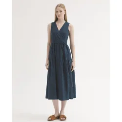 Vestido midi sin mangas y escote de pico