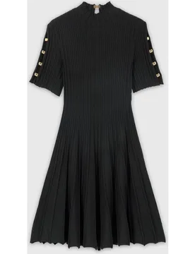 Vestido corto de punto acanalado con cuello alto - Maje - FashionsVida