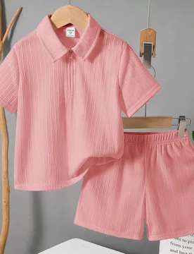 Conjunto de 2 piezas de camisa tipo polo y pantalones cortos casuales y deportivos con estampado retro para niños pequeños. Adecuado para fiestas de - Shein - FashionsVida
